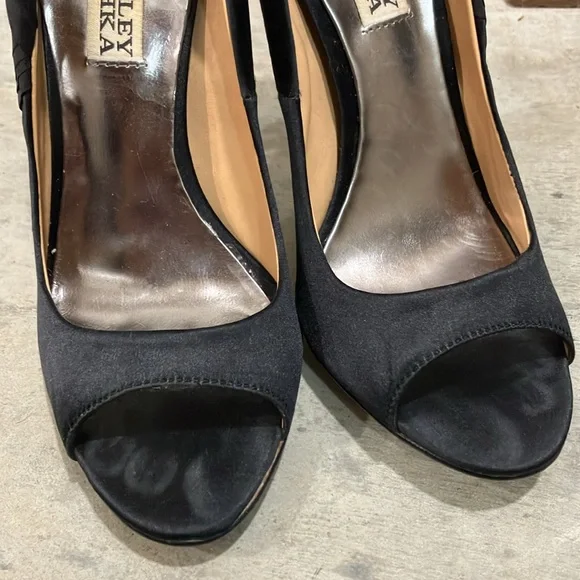 Badgley Mischka Women's Black Satin Peep Toe Heels - Picture 5 of 6